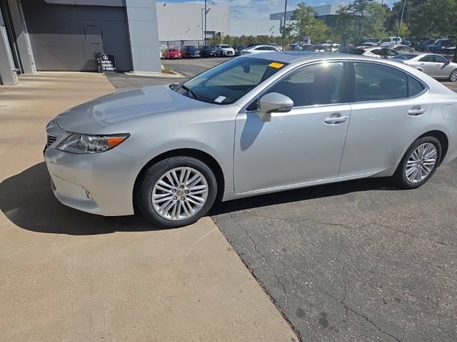 Used 2013 Lexus ES 350 w/ Luxury Pkg FWD image 3