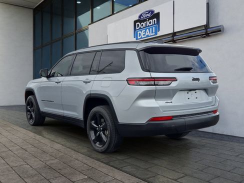 Used 2023 Jeep Grand Cherokee L Laredo image 5