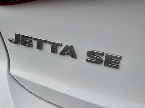 Used 2017 Volkswagen Jetta SE image 30