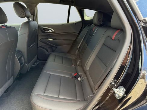 Certified 2025 Chevrolet Trax RS w/ Sunroof Package FWD image 13
