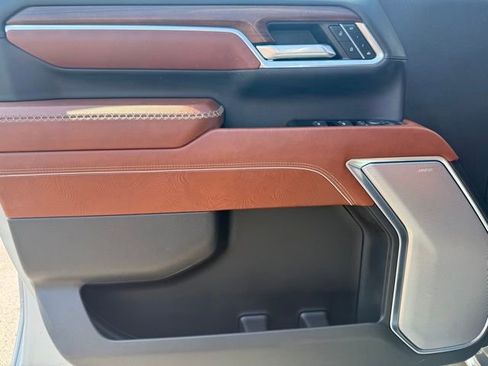 Used 2024 GMC Sierra 2500 Denali Ultimate image 9