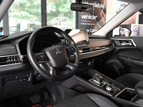 Used 2024 Mitsubishi Outlander Ralliart AWD/4WD image 32
