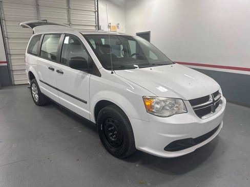 Used 2015 Dodge Grand Caravan American Value Package FWD image 3