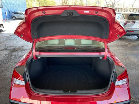 Used 2025 Hyundai Elantra Limited image 33