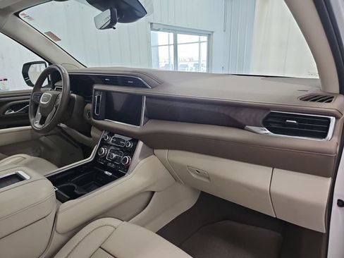 Used 2024 GMC Yukon Denali w/ Advanced Technology Package AWD/4WD image 29