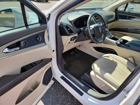 Used 2019 Lincoln Nautilus Reserve w/ Driver Assistance Package image 9