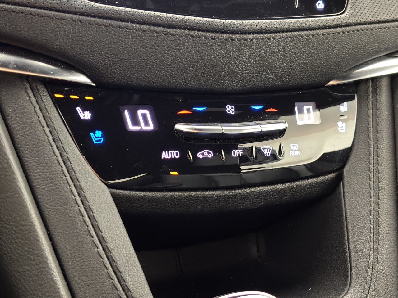 Used 2024 Cadillac XT5 Premium Luxury w/ Technology Package FWD image 22