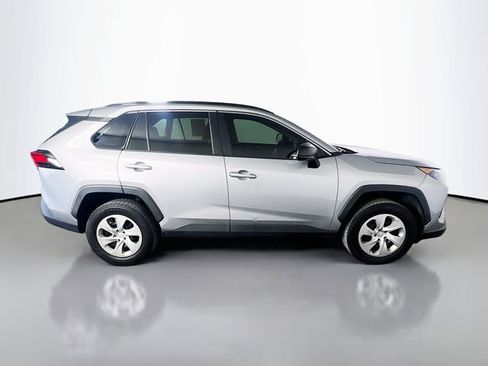 Used 2019 Toyota RAV4 LE FWD image 9