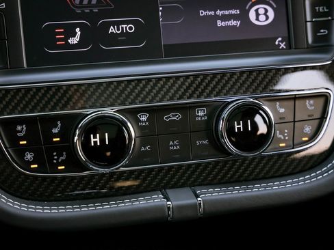 Used 2019 Bentley Bentayga image 12