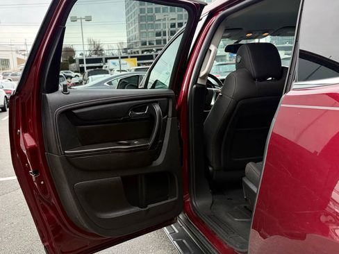 Used 2017 Chevrolet Traverse LT image 26