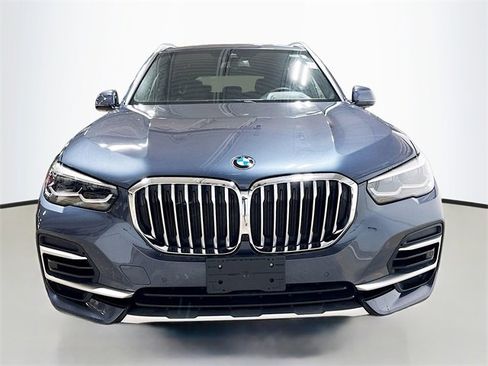 Used 2022 BMW X5 xDrive40i w/ Premium Package image 3
