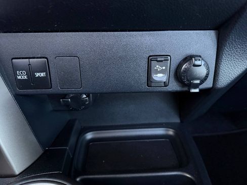 Used 2018 Toyota RAV4 LE w/ All Weather Liner Package FWD image 32