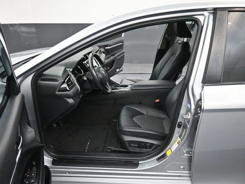 Used 2019 Toyota Camry SE image 6