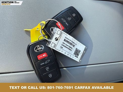 Used 2024 Toyota Highlander XLE AWD/4WD image 41