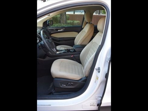 Used 2016 Ford Edge SEL FWD image 13