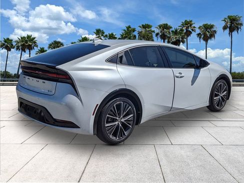 Used 2023 Toyota Prius XLE image 7