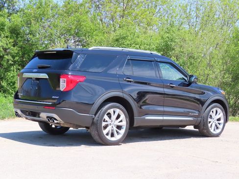 Used 2023 Ford Explorer Platinum w/ Technology Package AWD/4WD image 3