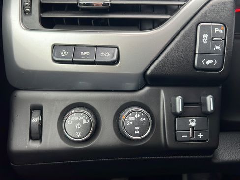 Used 2016 Chevrolet Suburban LTZ AWD/4WD image 24