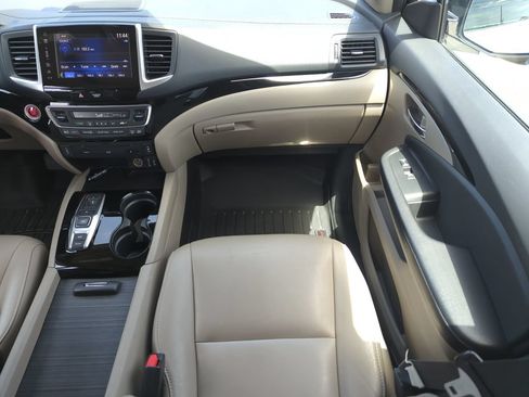 Used 2017 Honda Pilot Touring image 16
