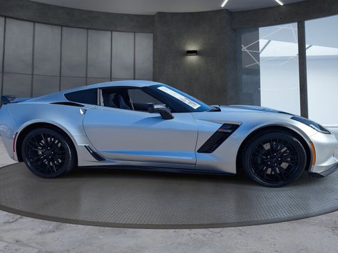 Used 2016 Chevrolet Corvette Z06 w/ 3LZ Preferred Equipment Group image 7