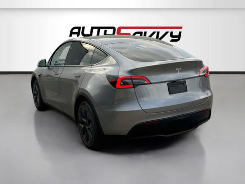 Used 2024 Tesla Model Y Long Range RWD image 5