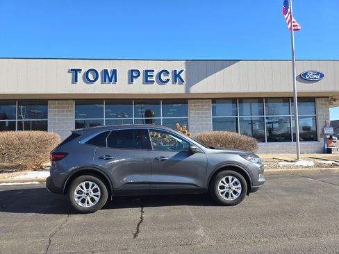 Used 2023 Ford Escape Active w/ Tech Pack #2 AWD/4WD image 6