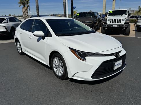 Used 2026 Toyota Corolla LE w/ LE Premium Package image 2