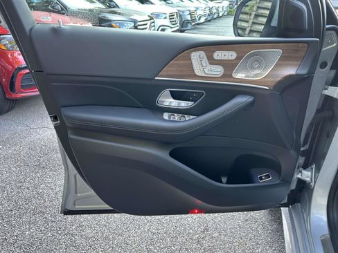 Certified 2025 Mercedes-Benz GLS 450 4MATIC image 18