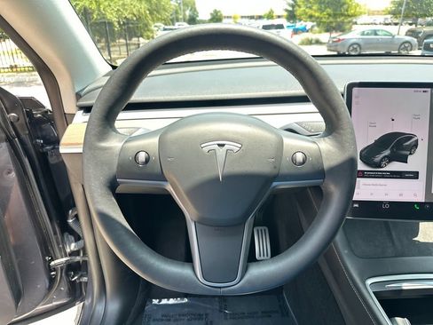 Used 2022 Tesla Model Y Long Range AWD/4WD image 23