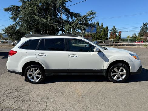 Used 2014 Subaru Outback 2.5i Limited w/ Moonroof Package image 7