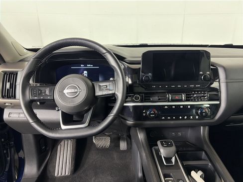 Used 2024 Nissan Pathfinder Platinum w/ Cargo Package image 3