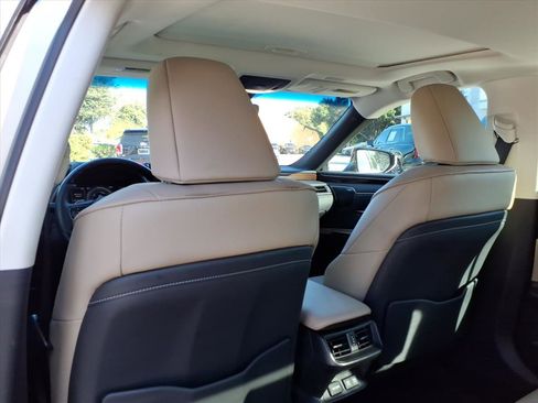 Used 2019 Lexus ES 300h w/ Luxury Package image 17