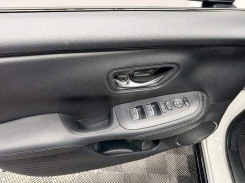Used 2025 Honda HR-V EX-L image 15