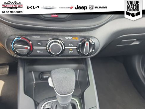 Used 2023 Kia Soul LX w/ LX Technology Package FWD image 11