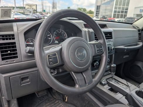 Used 2011 Jeep Liberty Sport AWD/4WD image 14