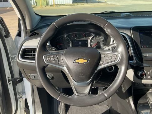 Used 2020 Chevrolet Equinox LT w/ Driver Convenience Package image 9