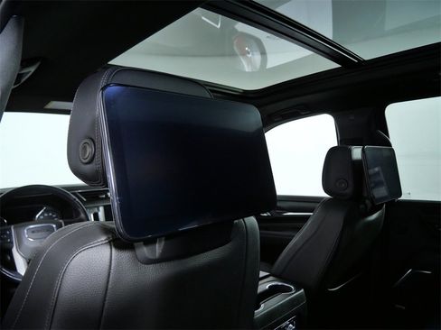 Used 2021 GMC Yukon XL Denali w/ LPO, Illumination Package image 16