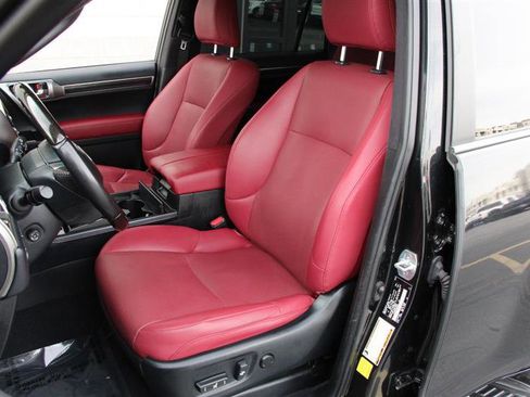 Used 2023 Lexus GX 460 Premium w/ Premium Package image 10