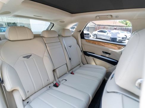 Used 2024 Bentley Bentayga AWD/4WD image 21