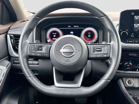 Used 2023 Nissan Rogue Platinum image 11