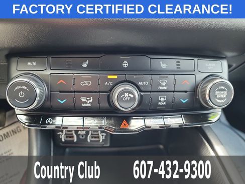 Used 2025 Dodge Durango GT AWD/4WD image 15
