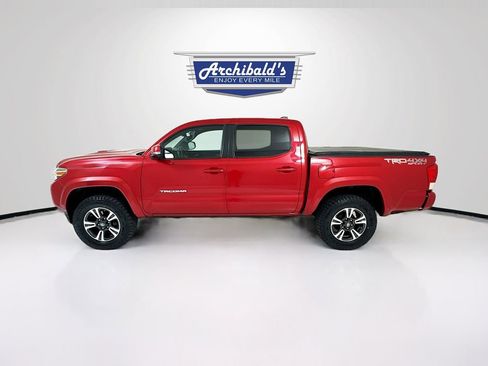 Used 2018 Toyota Tacoma TRD Sport AWD/4WD image 5