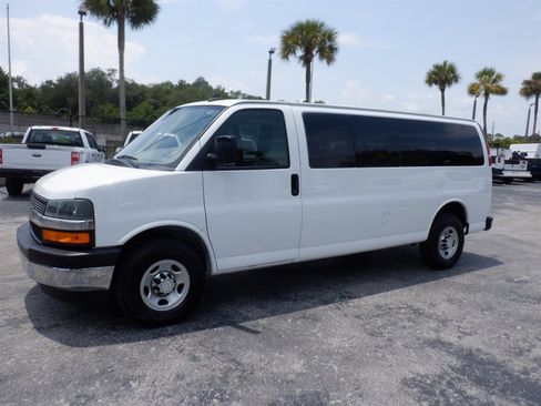 Used 2020 Chevrolet Express 3500 LT w/ LT Preferred Equipment Group RWD image 2