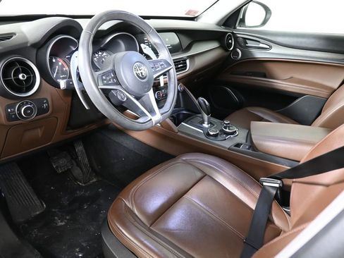 Used 2018 Alfa Romeo Stelvio Ti image 4