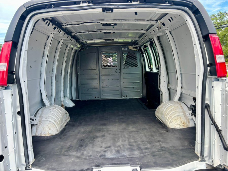 Used 2022 Chevrolet Express 2500 w/ Driver Convenience Package RWD image 27