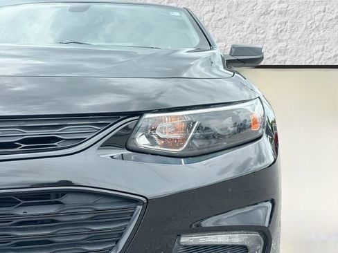Used 2018 Chevrolet Malibu LT w/ Leather Package FWD image 9