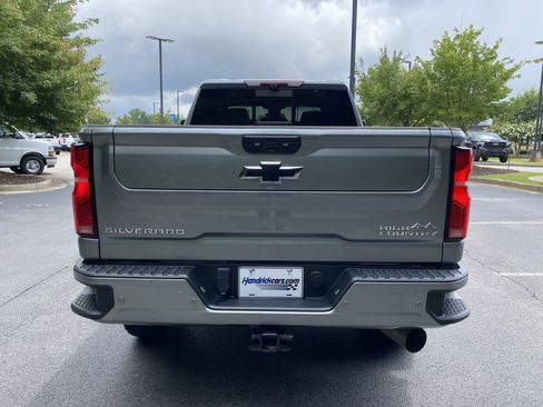 Used 2024 Chevrolet Silverado 2500 High Country w/ Technology Package AWD/4WD image 8