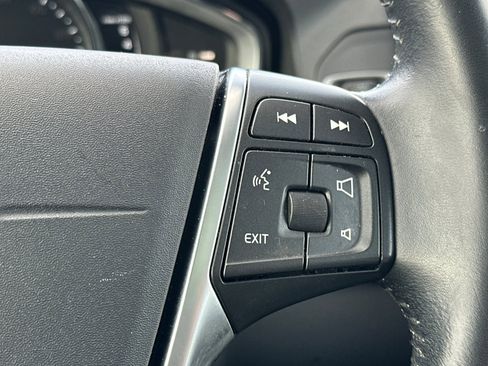 Used 2017 Volvo XC60 T5 Dynamic w/ Advanced Package image 28