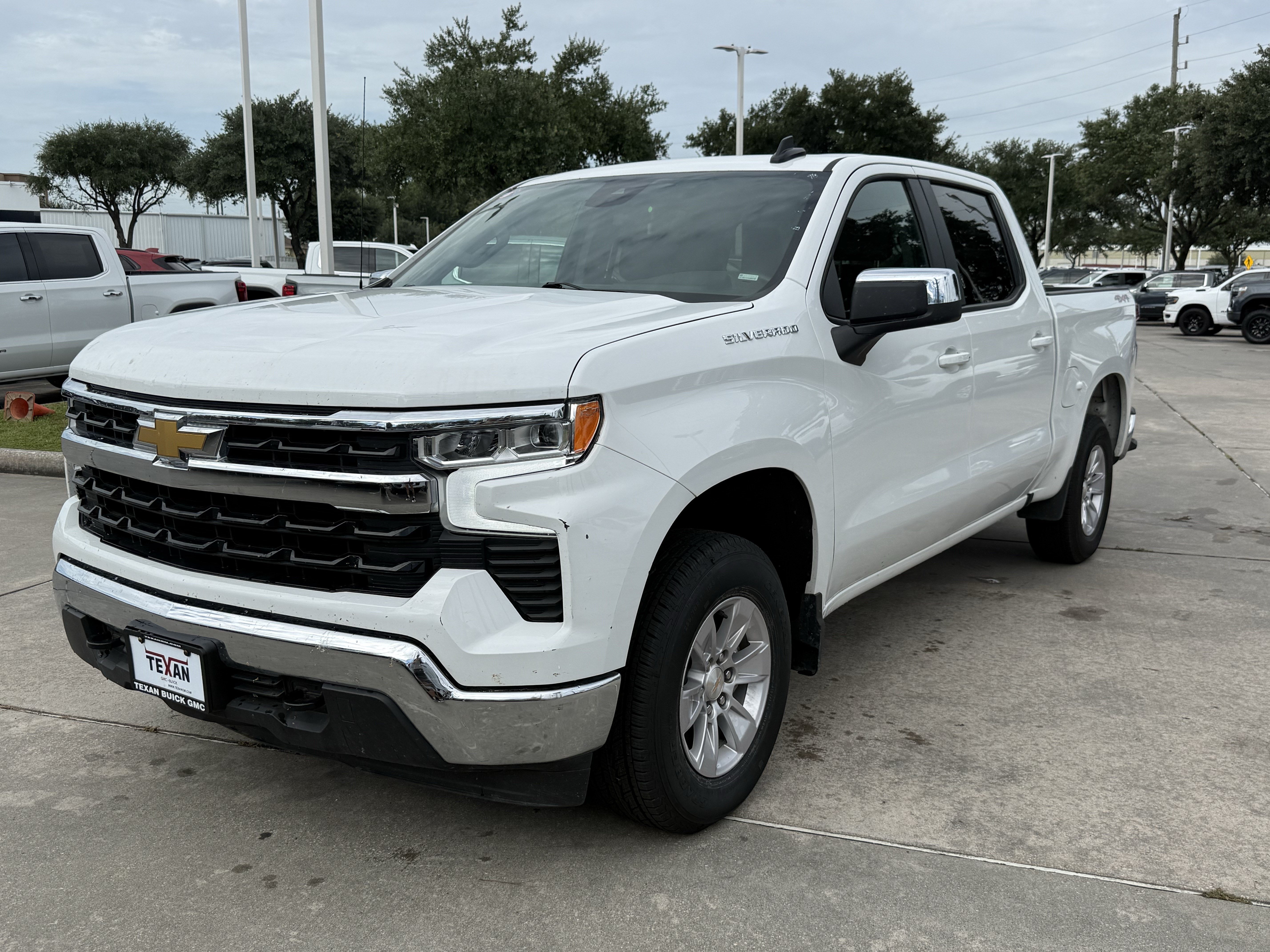 Used 2026 Chevrolet Silverado 1500 LT AWD/4WD image 9