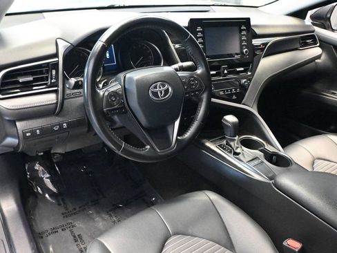 Used 2022 Toyota Camry SE FWD image 9